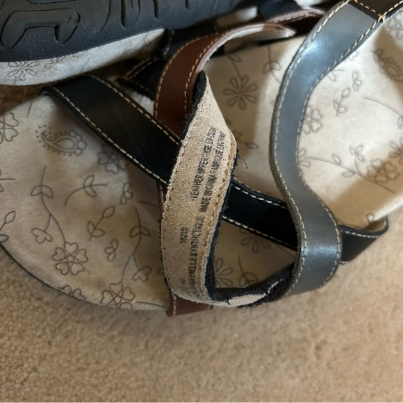 Taos sandals crisscross multiple straps , earth tones Sz 40. (9.5-10). - Picture 5 of 5